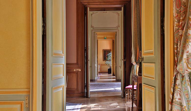 A new Latin American art fair will open in Paris in September of next year. 1 163417